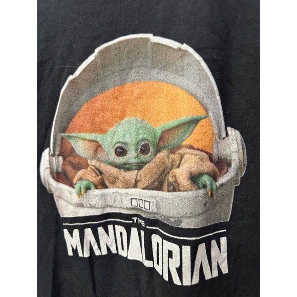 Star Wars, the Mandalorian size large T-shirt - Picture 3 of 8